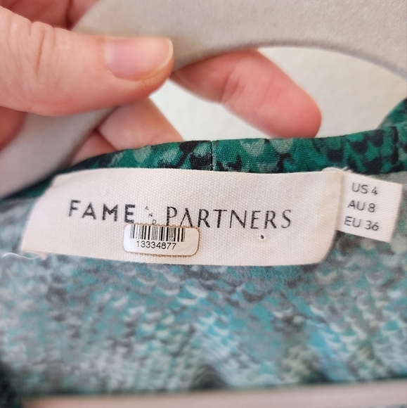 Fame and Partners Green Eyre Blouse 4 - Picture 4 of 7